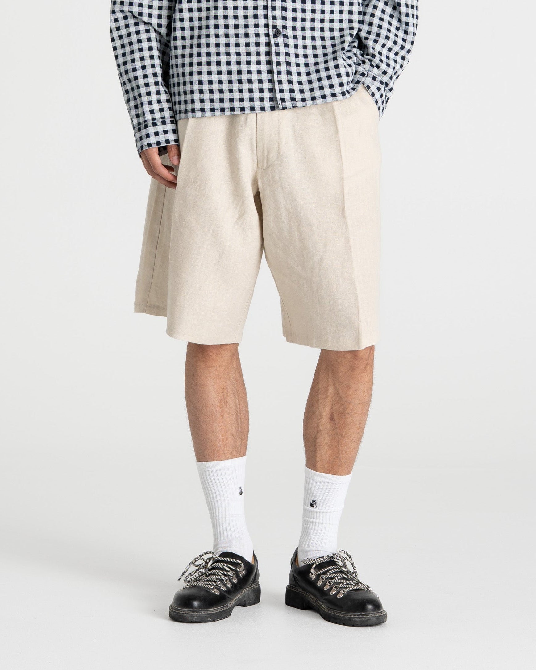 Pleated Baggy shorts Beige