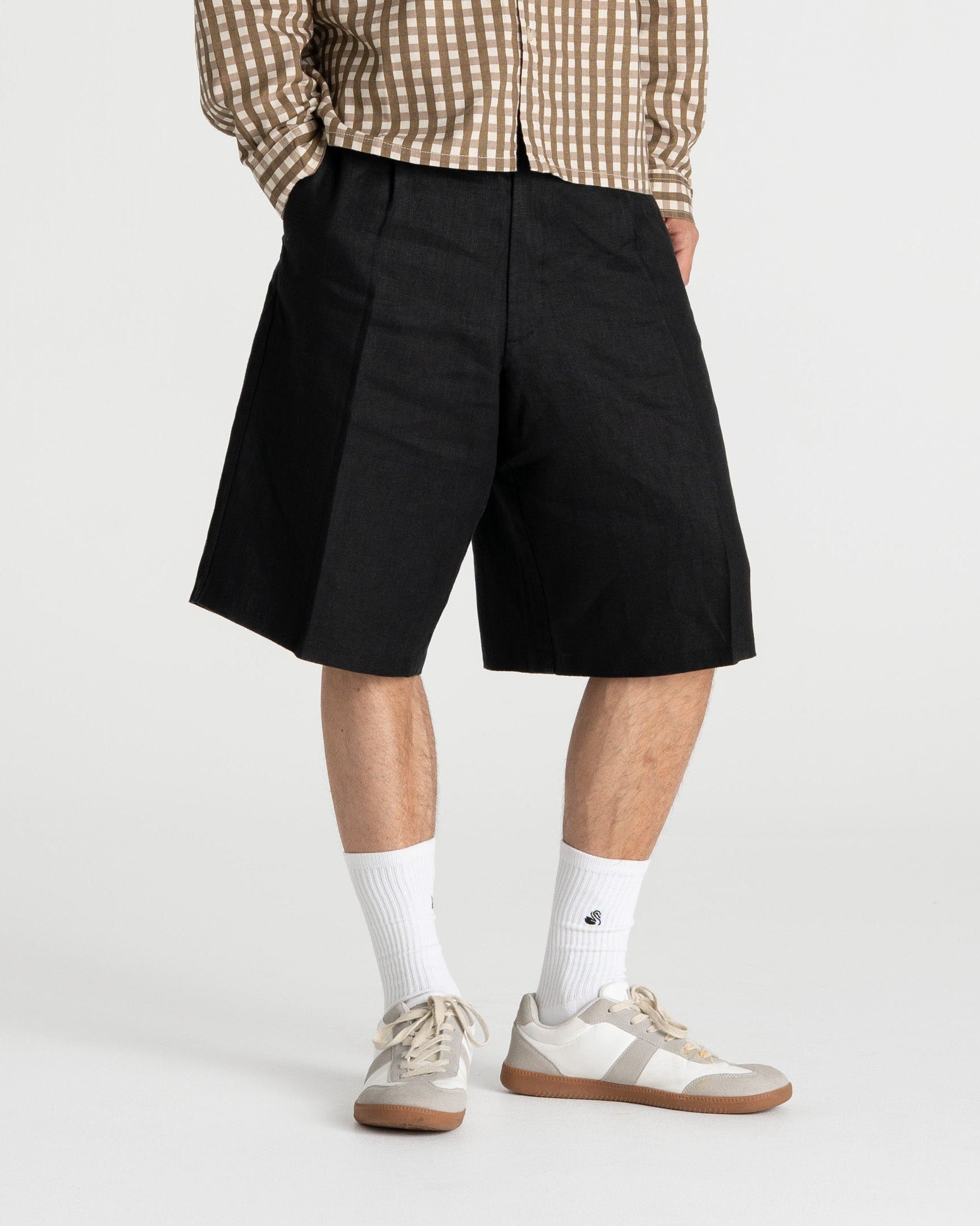 Pleated Baggy shorts Black