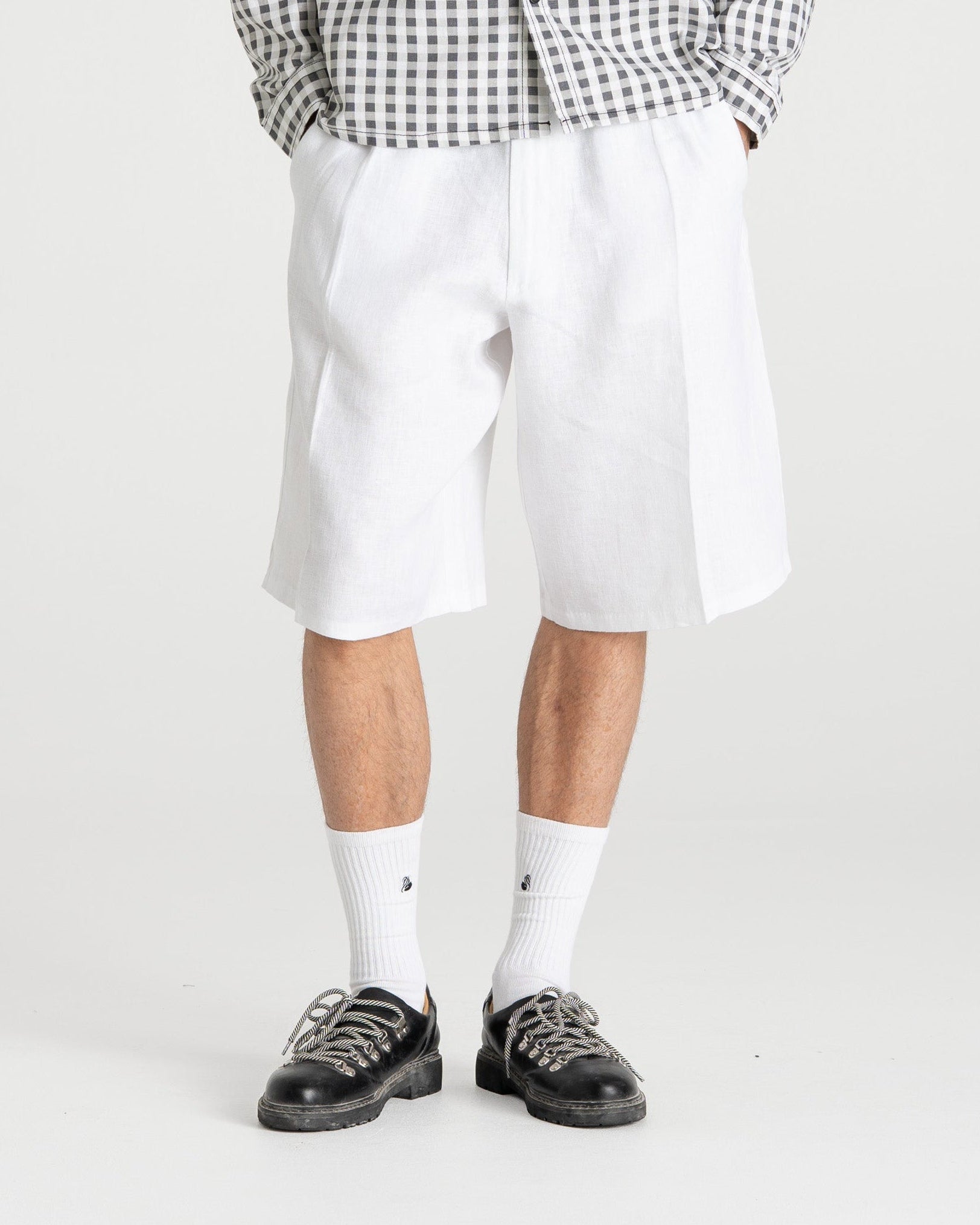 Pleated Baggy shorts White
