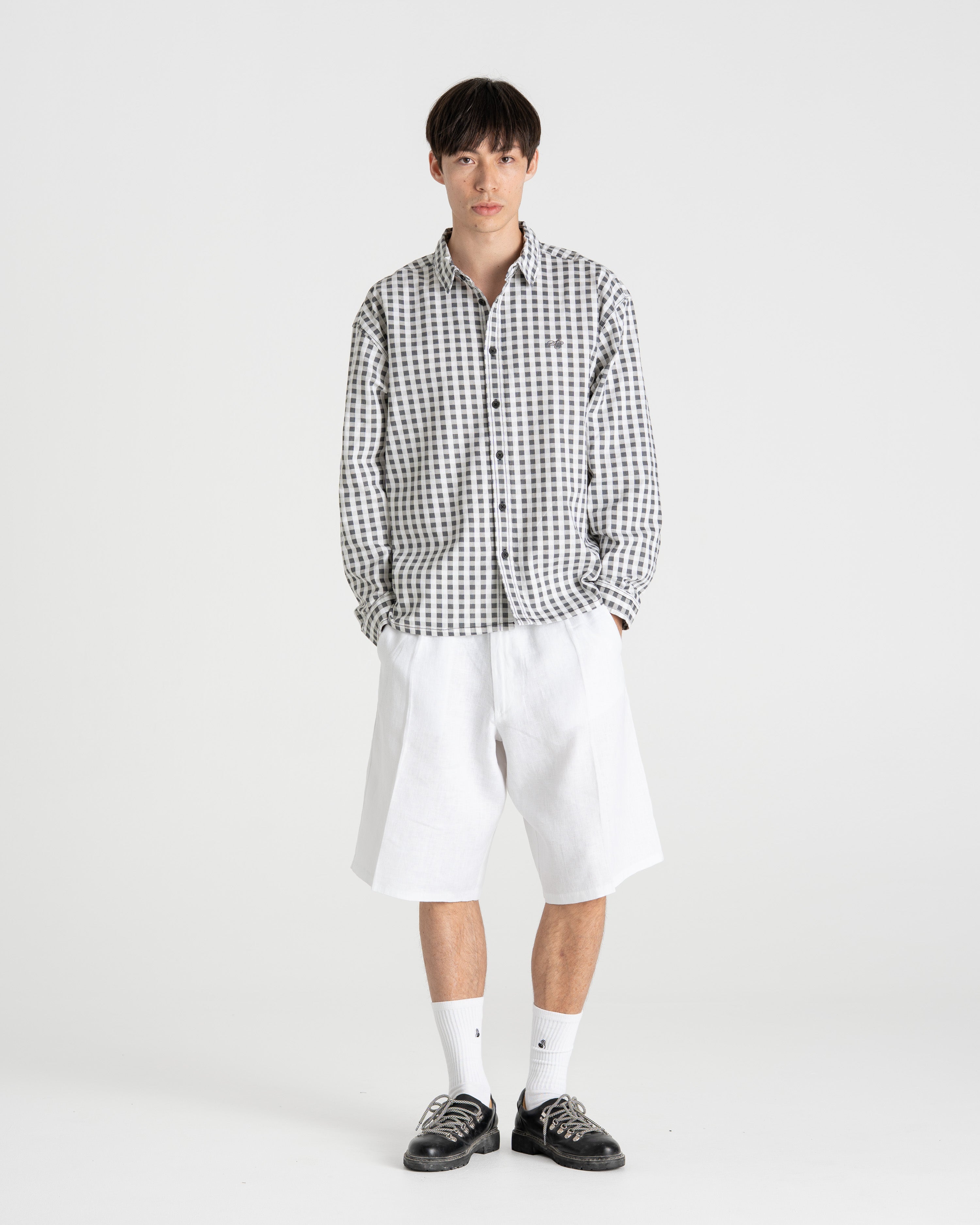 Pleated Baggy shorts White