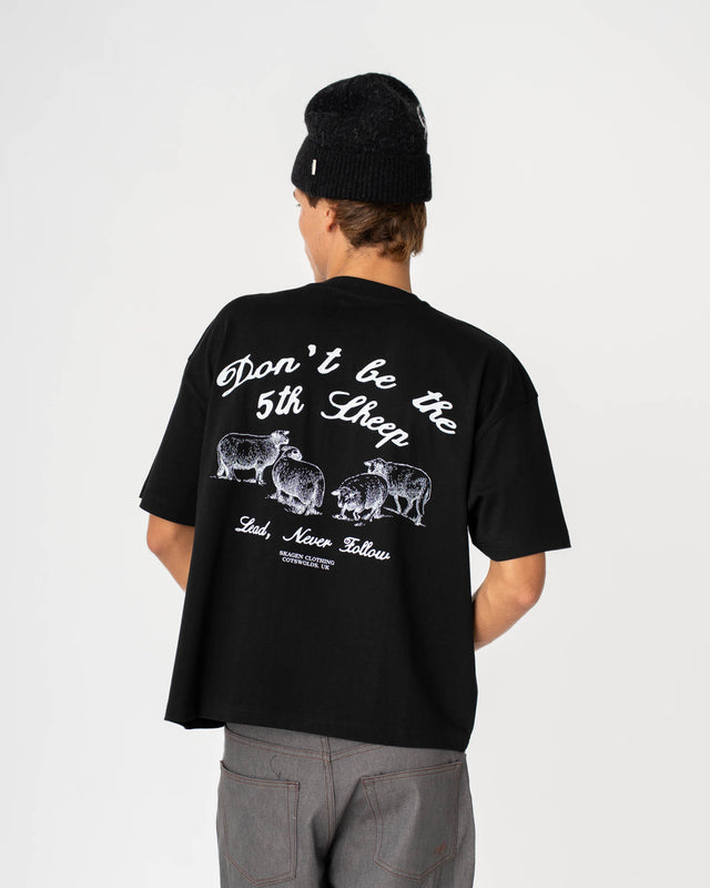 Graphic T-Shirt 'Lead, never follow' Black